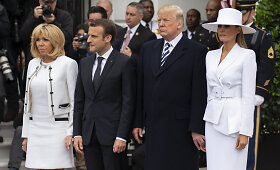 Donaldas Trumpas ir Emmanuelis Macronas su žmonomis per vizitą JAV
