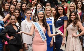 &bdquo;Mis Pasaulio&ldquo; dalyvės fotografavosi Londono centre su Megan Young prie&scaron;akyje