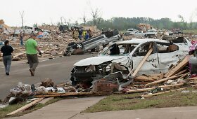 Galingų tornadų padariniai Akanzaso ir Misisipės valstijose