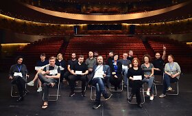 Oskaro Kor&scaron;unovo gastrolių &Scaron;anchajuje teatro turo užkulisiai