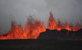 Islandijoje Baurdarbungos ugnikalnis lieja lavą