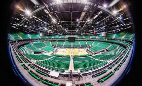 Žalgirio arena įspūdingai nusidažė žalia spalva