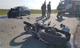 Laivių kaime žuvo motociklininkas