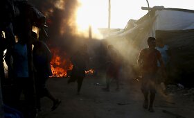 Peru imasi naikinti nelegalių aukso kasyklų stovyklas