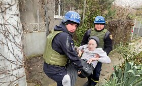 Rusijos artilerijos ataka pietiniame Ukrainos Nikopolio mieste