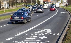 A juostos Vilniaus gatvėse: vieni važiuoja greičiau, kiti stringa spūstyse