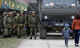 Rusijos kariai Kryme užima vis daugiau objektų