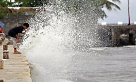 Filipinų gyventojai ruo&scaron;iasi atremti taifūną Hagupit