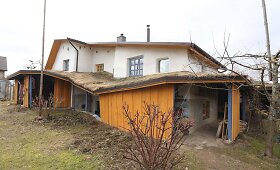 Svajonių namą menininkas Robertas Barta&scaron;ius nusidrėbė i&scaron; molio