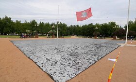 Luki&scaron;kių aik&scaron;tę nuklojo 2 mln. cento nominalo monetų