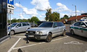 Panevėžyje girtas &bdquo;Audi&ldquo; vairuotojas apdaužė stovintį automobilį