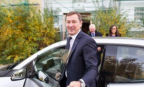 Artūras Zuokas po miestą važinėja nauju elektromobiliu