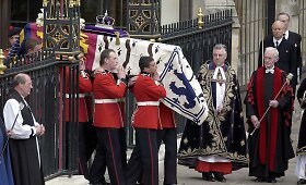 Karalienės Elizabeth, Elizabeth II motinos, laidotuvių 2002 m. akimirkos