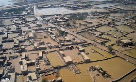 Staigus potvynis Afganistane pareikalavo mažiausiai 127 gyvybių