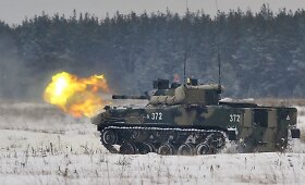 Rusijos pėstininkų kovos ma&scaron;inų &bdquo;BMD-4 Bakhcha&ldquo; testai Riazanės regione