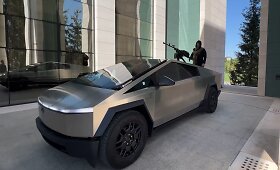 R.Kadyrovas pasirodė vairuojantis &bdquo;Tesla Cybertruck&ldquo;: ant jos stogo &ndash; kulkosvaidis