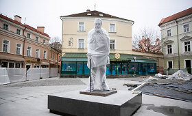 Paminklas J.Basanavičiui paruo&scaron;tas ir laukia atidengimo