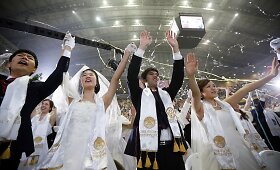 Pietų Korėjoje per masinę vestuvių ceremonija susituokė 2500 porų