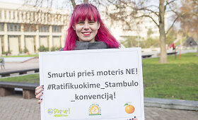 Vilniaus Moterų namų akcija, kuria rei&scaron;kiama parama kovai su smurtu prie&scaron; moteris