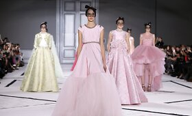 Paryžiaus auk&scaron;tosios mados savaitė: Giambattista Valli kolekcija