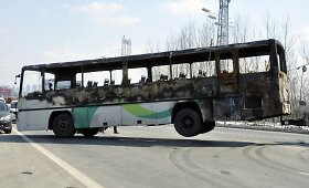 Kinijoje per gaisrą keleiviniame autobuse žuvo mažiausiai 10 žmonių