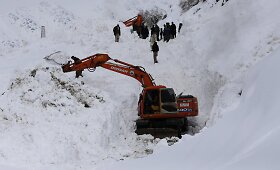 Afganistane sniego lavina pasiglemžė 180 gyvybių