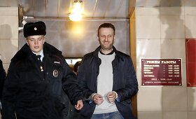 Rusijoje už skrajučių dalijimą Aleksejus Navalnas nuteistas kalėti 15 dienų