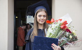 Justinai Stambrauskaitei įteiktas bakalauro diplomas