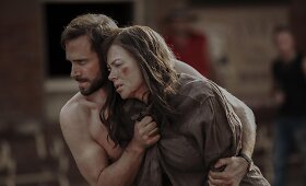 Provokuojanti drama &bdquo;Svetima &scaron;alis&ldquo; su Nicole Kidman