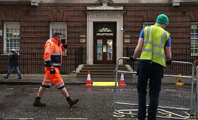 Londonas ruo&scaron;iasi karali&scaron;kojo kūdikio gimimui