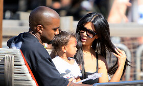 Kim Kardashian ir Kanye Westas at&scaron;ventė antrąjį dukros gimtadienį