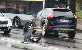 Vilniaus Kalvarijų g. susidūrė automobiliai ir sunkvežimis