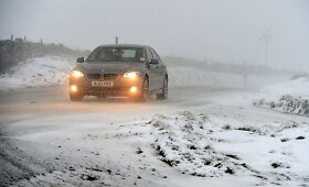 Į Anglijos &scaron;iaurę sugrįžo pavasariui įsibėgėti neleidžiantys žiemi&scaron;ki orai