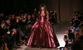 Supermodelis Naomi Campbell &ndash; dizainerio Zaco Poseno kolekcijos pristatymo žvaigždė