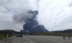 Japonijoje i&scaron;siveržė didžiausias &scaron;alies ugnikalnis Asas