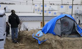 Kalė &bdquo;džiunglių&ldquo; gyventojus bandoma perkelti į jūrinius konteinerius
