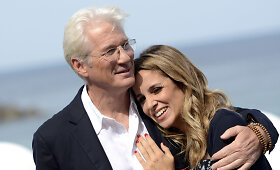 Richardas Gere'as ir jo dvigubai jaunesnė mylimoji Alejandra Silva