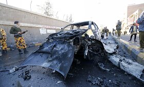 Jemene prie policijos koledžo susprogdintas automobilis, žuvo mažiausiai 27 žmonės