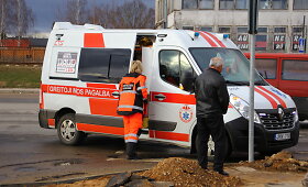 Panevėžyje &bdquo;Peugeot&ldquo; vairuotojas perėjoje kliudė vežimėlį