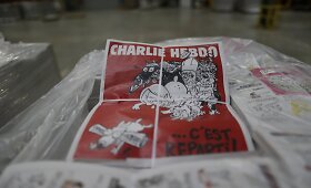 Atspausdintas antrasis &bdquo;Charlie Hebdo&ldquo; savaitra&scaron;čio numeris, po kraupių sausio 7-osios žudynių redakcijoje