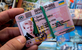 Kijevo smulkmenų turguje galima rasti ir Dalios Grybauskaitės vairuotojo pažymėjimą