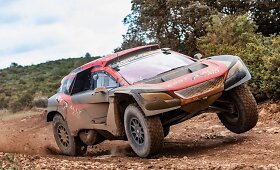Vaidotas Žala 2019 m. i&scaron;bandė Dakarui skirtą &bdquo;Peugeot&ldquo; bagį