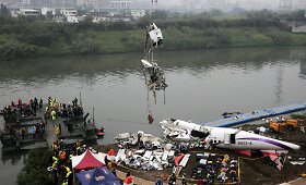 Taivane i&scaron; Kilungo upės i&scaron;trauktos &bdquo;TransAsia Airways&ldquo; lėktuvo nuolaužos