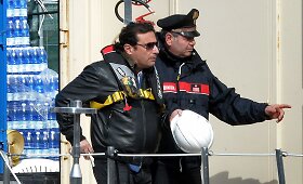 &bdquo;Costa Concordia&ldquo; kapitonas Francesco Schettino aplankė avariją patyrusio kruizinio laivo liekanas