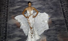 Modelis Irina Shayk Barselonos vestuvių mados savaitėje