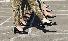 Ukrainą gina ne tik vyrai: už laisvę kovoja daugiau nei 45 tūkst. moterų