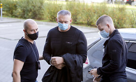 Į teismą atvedami R.Da&scaron;kevičiaus nužudymu įtariami vyrai