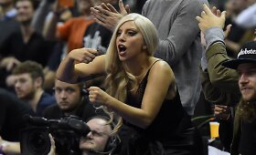 Savo koncerto i&scaron;vakarėse Lady Gaga stebėjo NBA čempionų rungtynes Berlyno &bdquo;O2 World&ldquo; arenoje