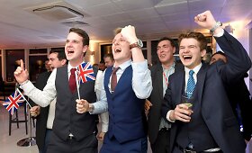 &bdquo;Brexit&ldquo; įvyko: pasitraukimo &scaron;alininkai &scaron;venčia pergalę