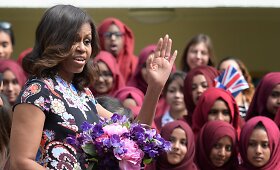Michelle Obama susitiko su Londono mokinėmis
